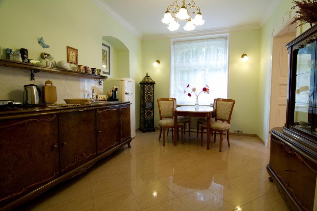 Apartmany Villa Liberty Κάρλοβι Βάρι Δωμάτιο φωτογραφία